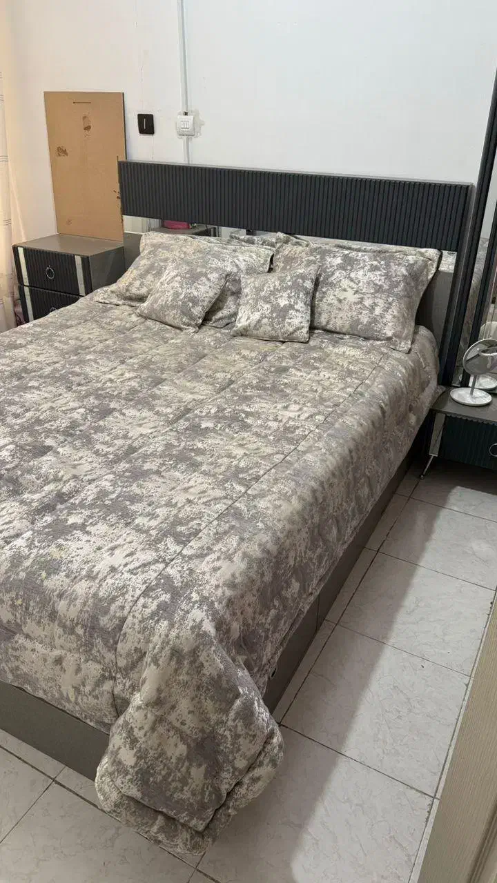 سرویس خواب عروس کاملا نو باتشک تخت|تخت و سرویس خواب|اندیشه, اندیشه فاز ۵|دیوار