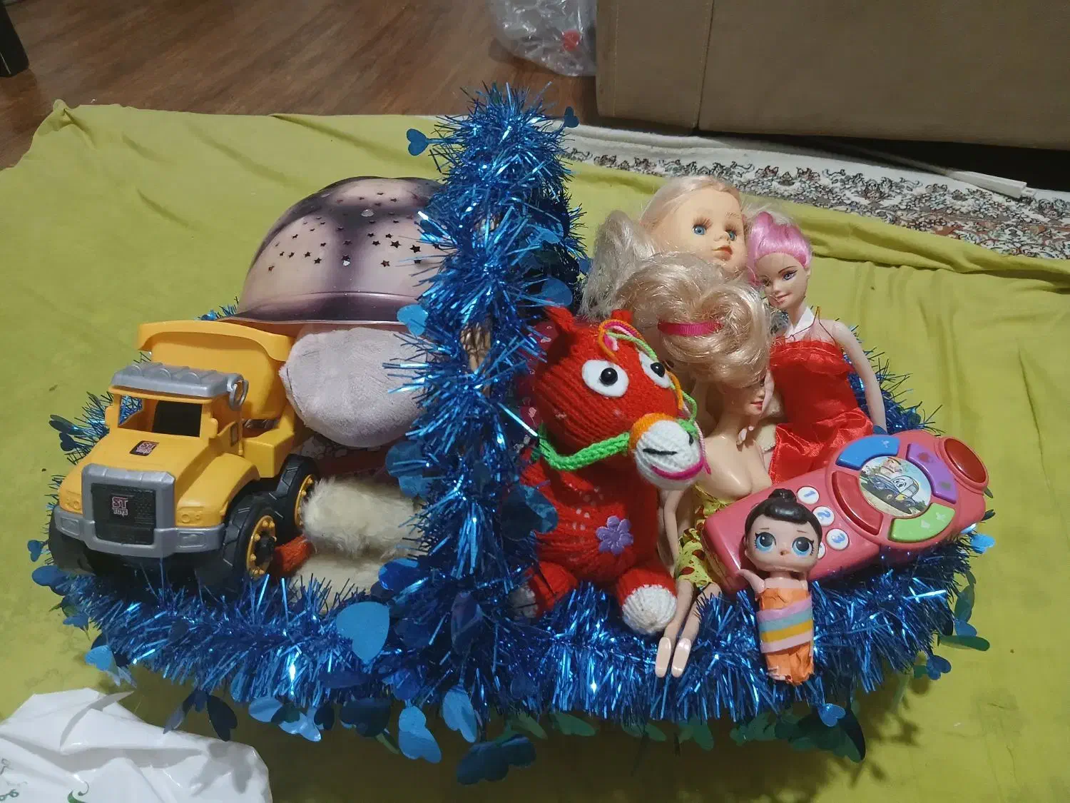 یک سبد پر اسباب بازی با سبد|اسباببازی|رشت, یخسازی|دیوار