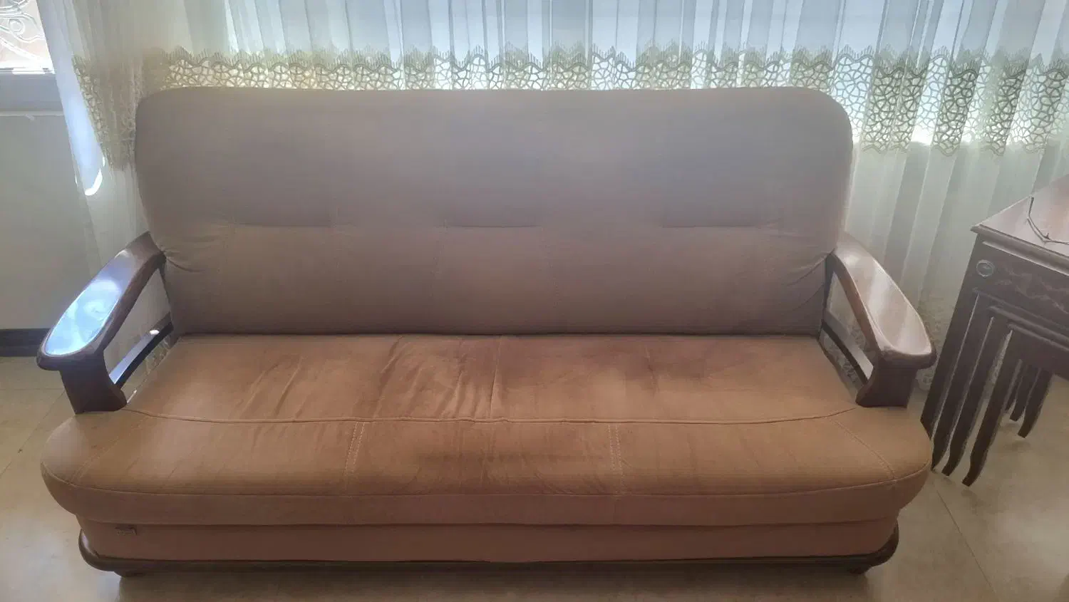 مبل ۷ نفره بهمراه میز و ۴ گل میز|مبلمان خانگی و میز عسلی|شیراز, مبعث|دیوار