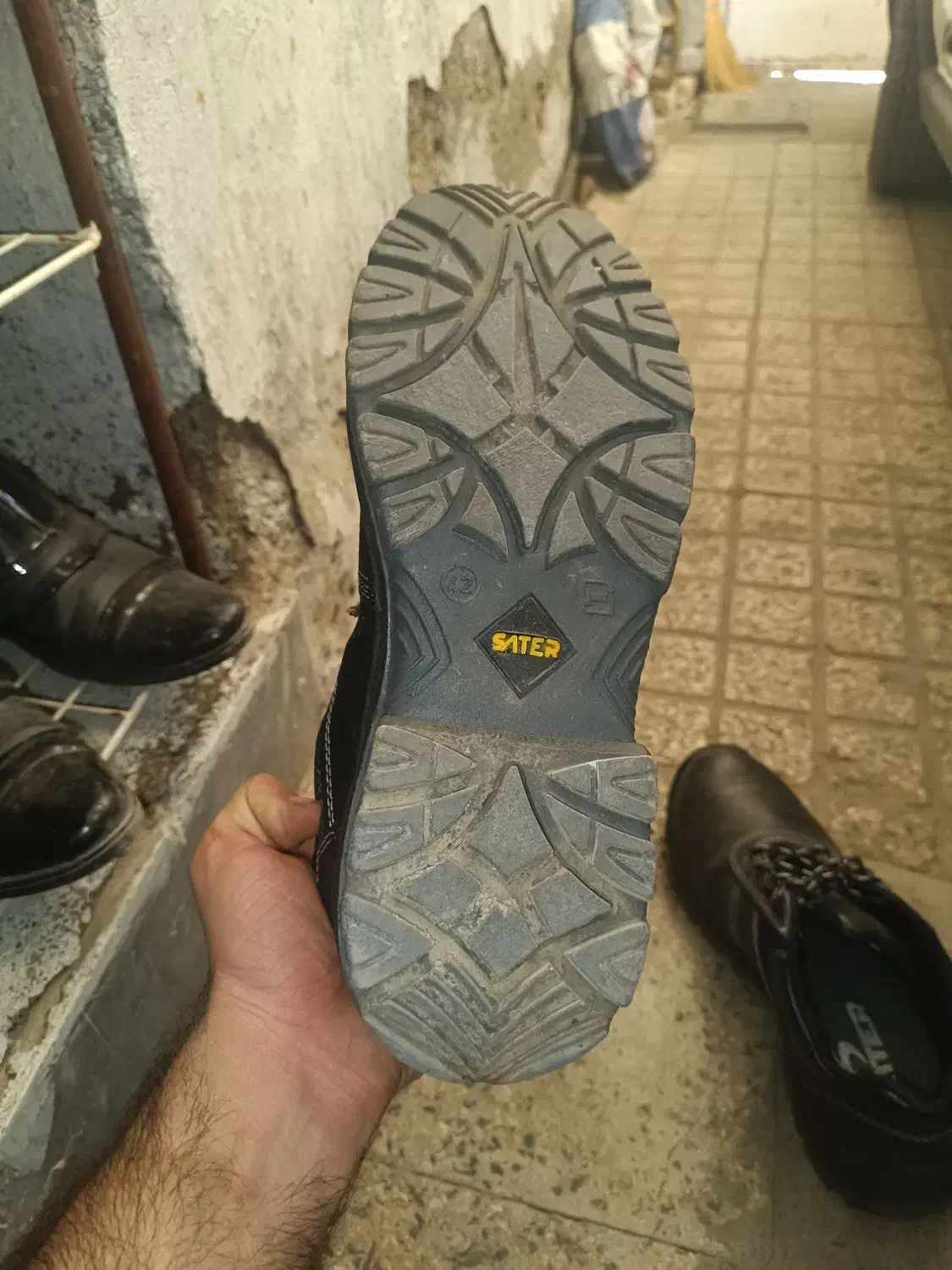 کفش کار|کیف، کفش، کمربند|ساوه, |دیوار