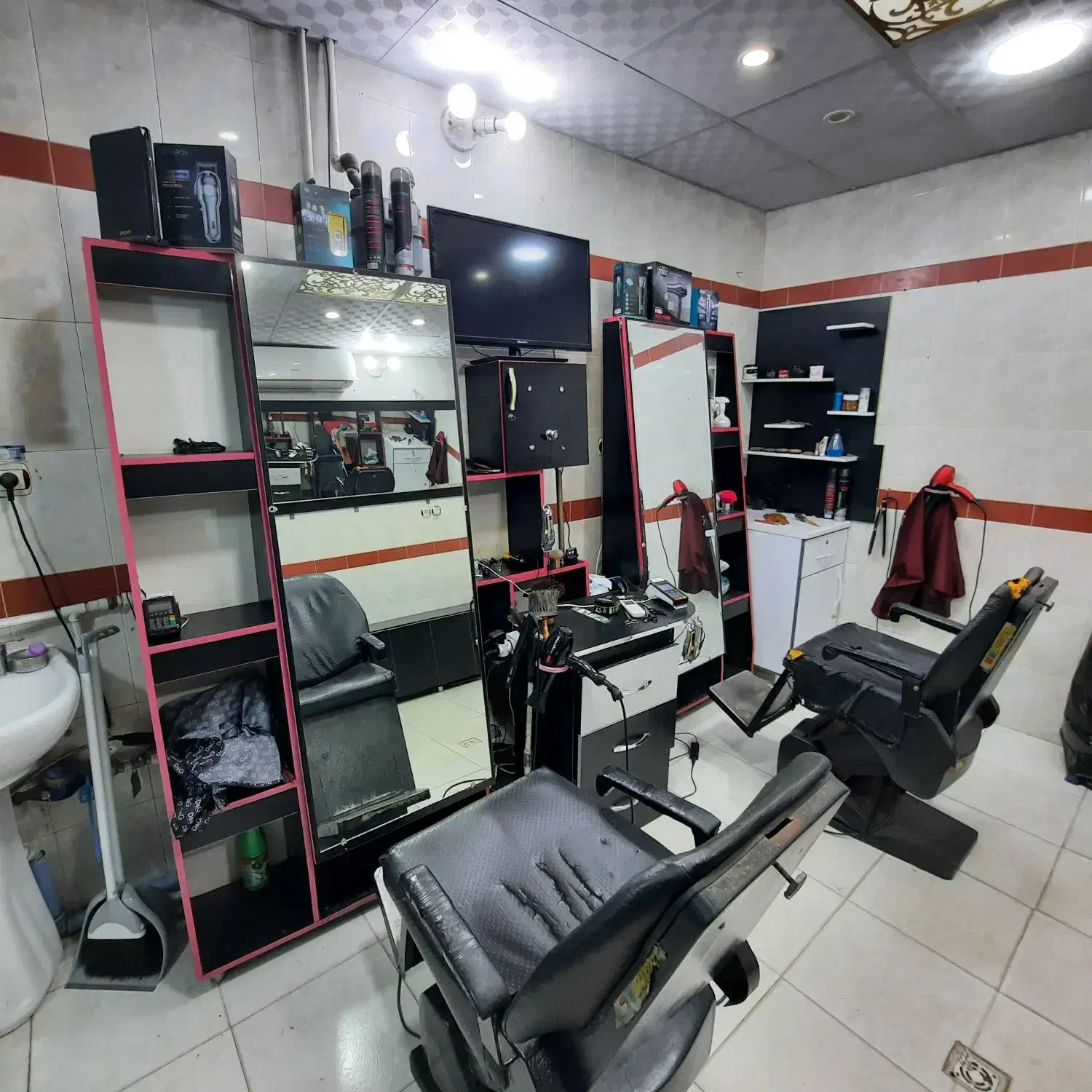 دکور آرایشگاه مردانه|آرایشگاه و سالنهای زیبایی|رشت, معلولین|دیوار