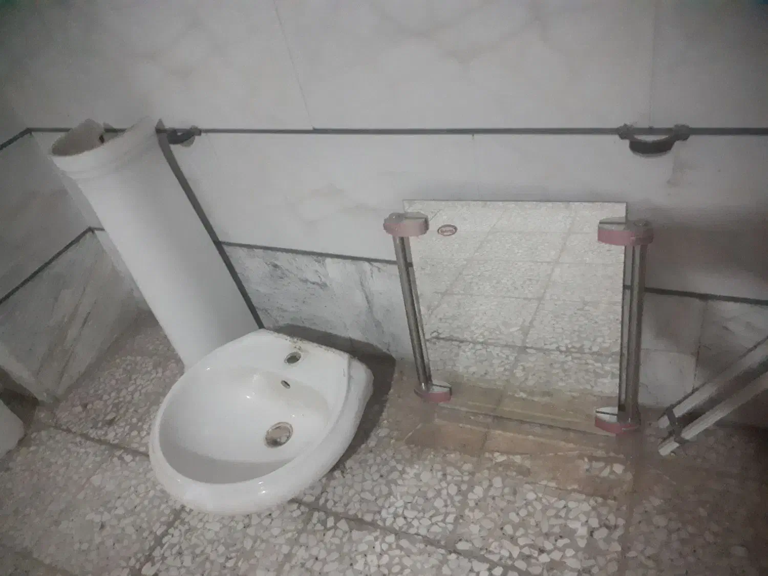 روشویی وآئینه|لوازم سرویس بهداشتی|کرج, ساسانی (قلمستان)|دیوار