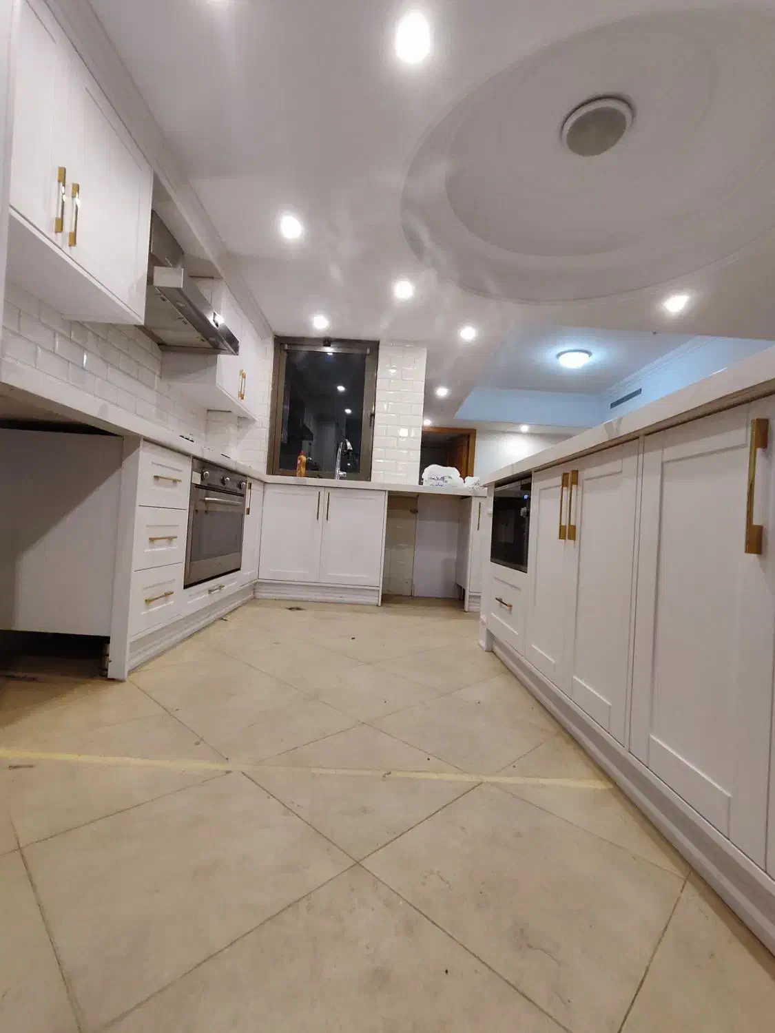 فرشته/420م 4خ+تراس وسیع/بهترین لوکیشن/قیمت اکازیون