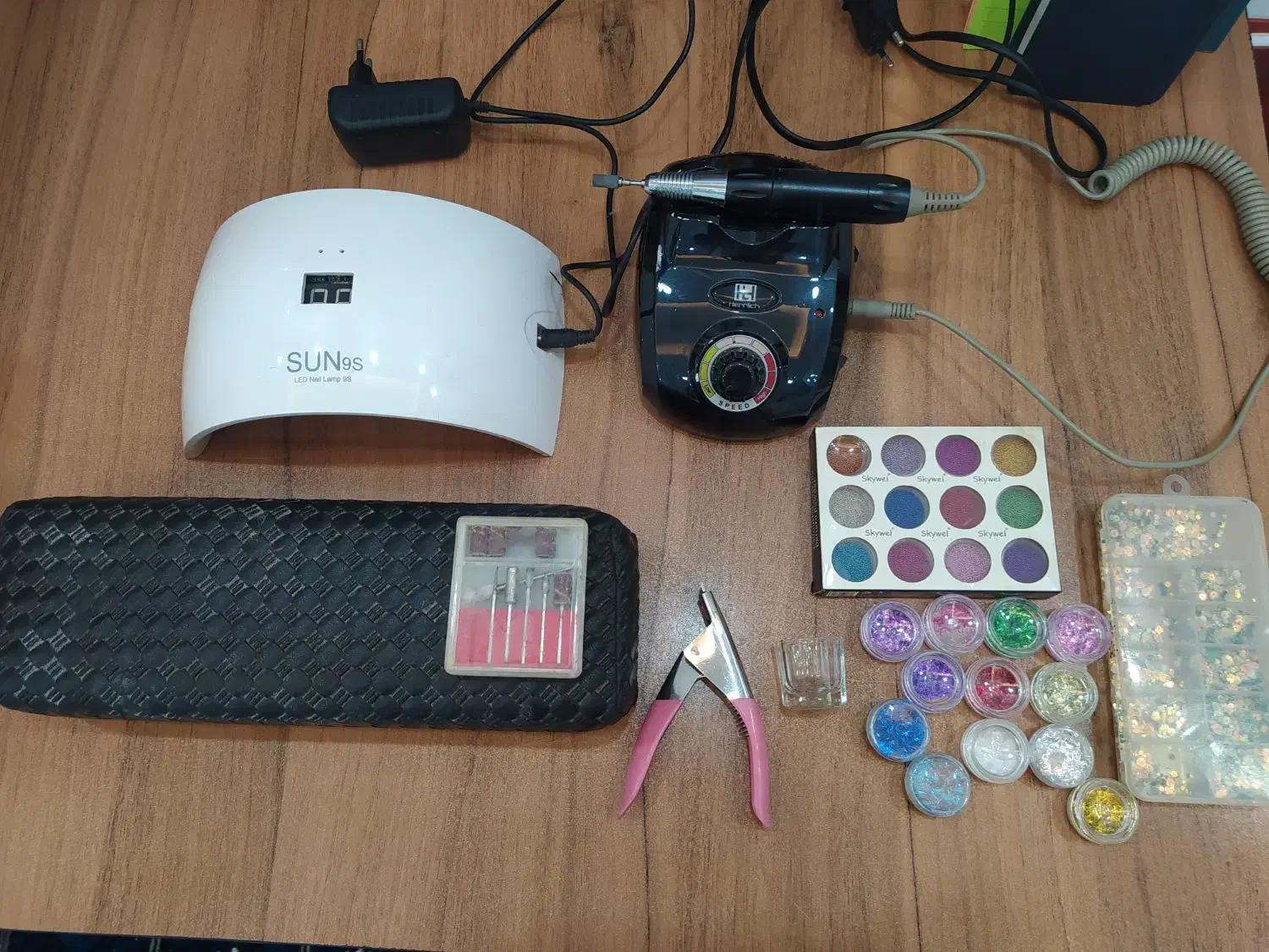 وسایل ناخن کاری دستگاه سوهان برقی و یوی|آرایشگاه و سالن‌های زیبایی|آستارا, |دیوار