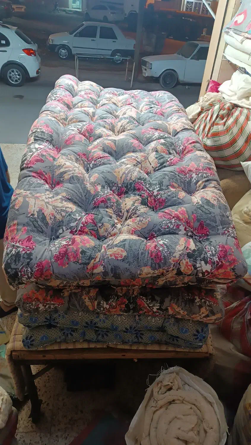 تشک پنبه ای بالشت و تشک دوزی|رختخواب، بالش، پتو|اهواز, منبع اب|دیوار