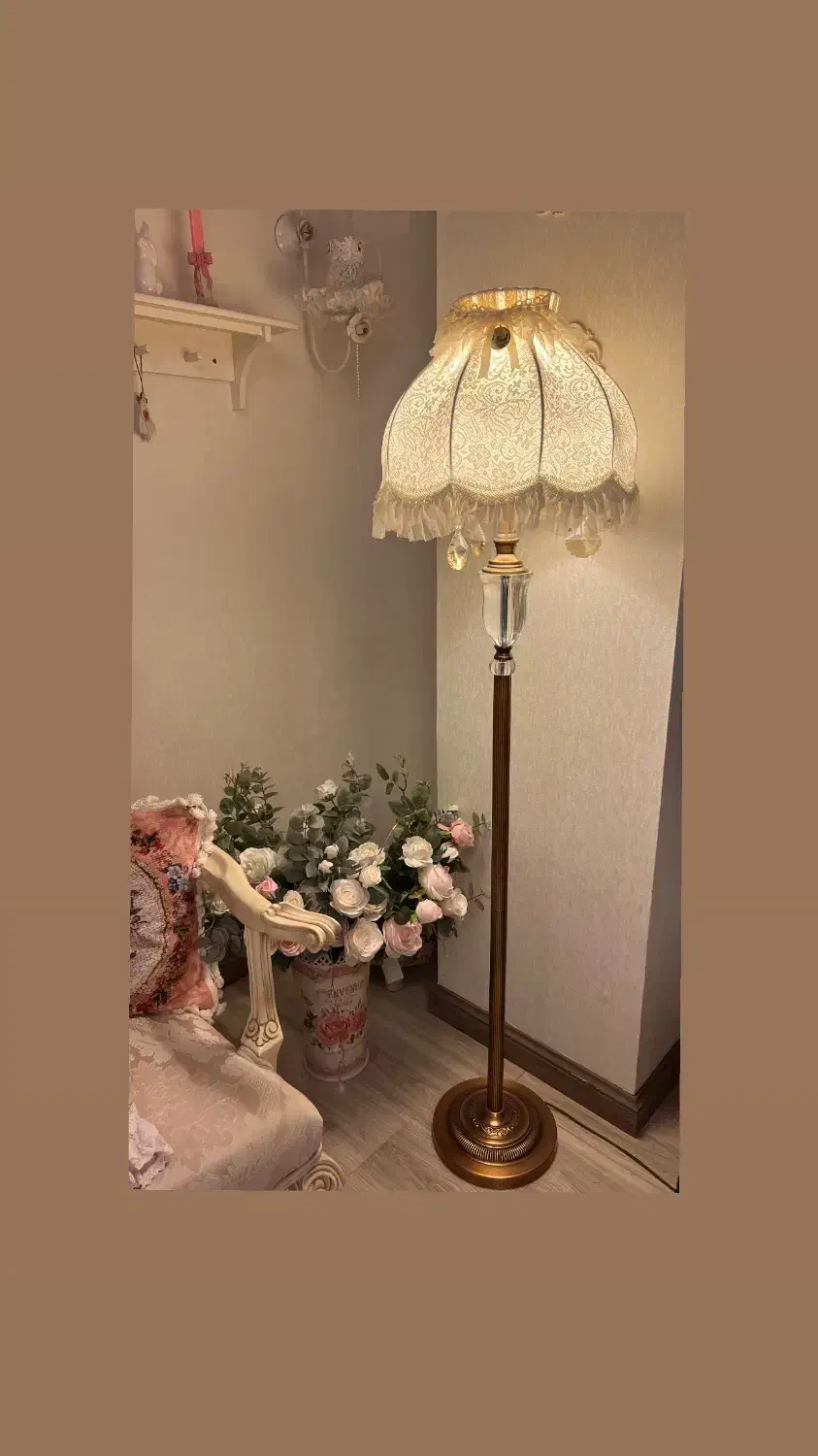 آباژور کنار سالنی برنز آباژور ایستاده|چراغ خواب و آباژور|تهران, صادقیه|دیوار