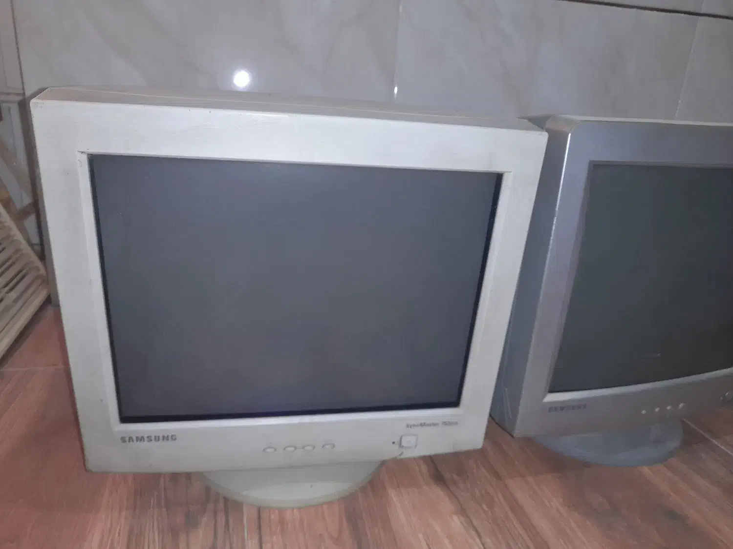 مانیتور سالم تمیز آبپخش|قطعات و لوازم جانبی رایانه|آبپخش, |دیوار