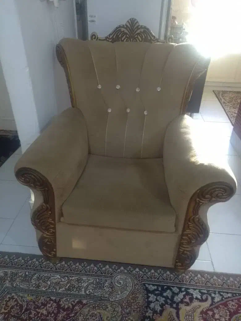 مبل ۷ نفره نو|مبلمان خانگی و میز عسلی|رشت, استادسرا|دیوار