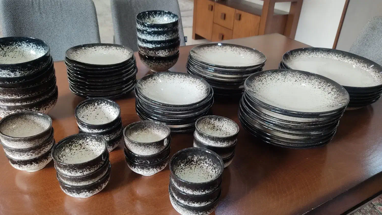 سرویس غذاخوری ۱۸نفره|ظروف سرو و پذیرایی|هشتگرد, مدرس|دیوار