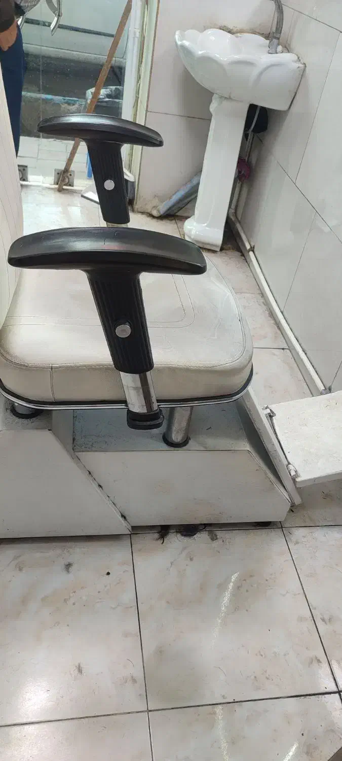 صندلی کار آرایشگاه مردانه|آرایشگاه و سالنهای زیبایی|ورامین, شهرک مدرس|دیوار