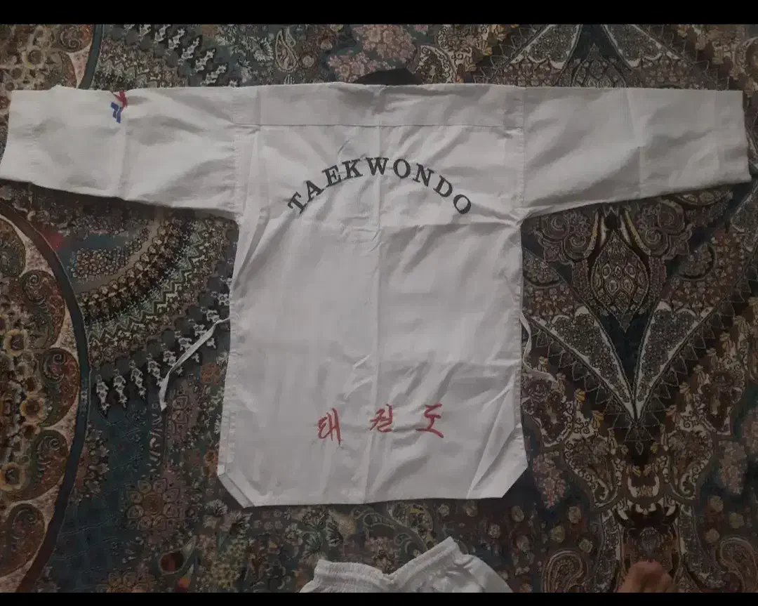 لباس فرم کبریتی و لباس مبارزه|تجهیزات ورزشی|بومهن, |دیوار