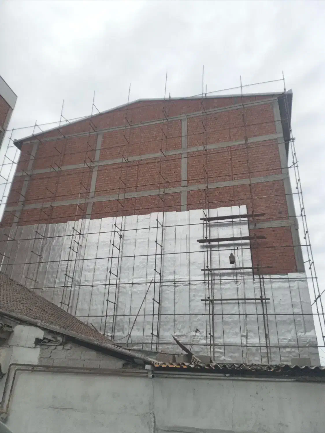 نصب و فروش ایزوگام و قیرگونی تضمینی|خدمات پیشه و مهارت|آستارا, |دیوار