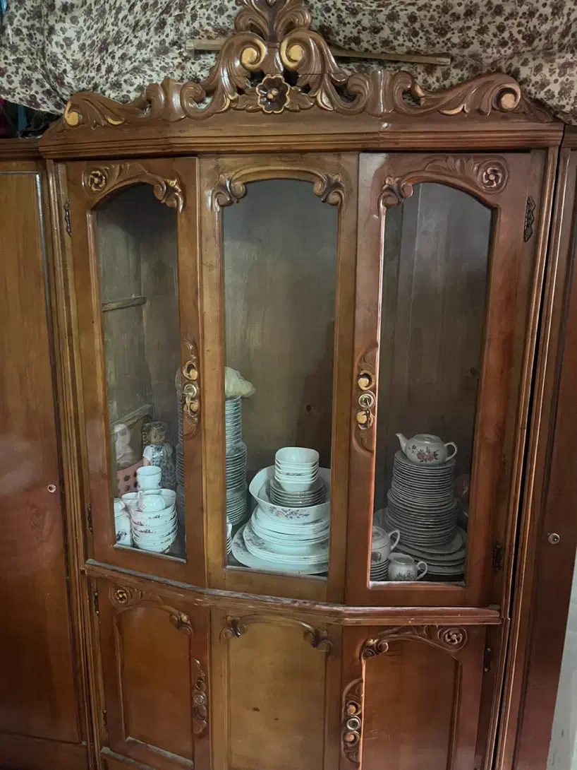 کمد۴تیکه چوب خوب نئوپان نیست|بوفه، ویترین، کنسول|یزد, |دیوار