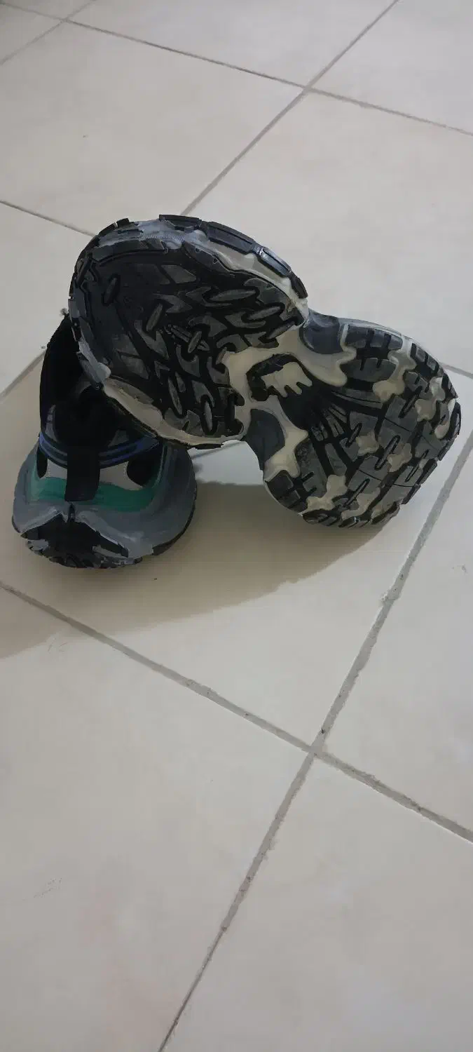 کفش بالنسیاکا|کیف، کفش، کمربند|فولادشهر, مسکن مهر فولادشهر|دیوار