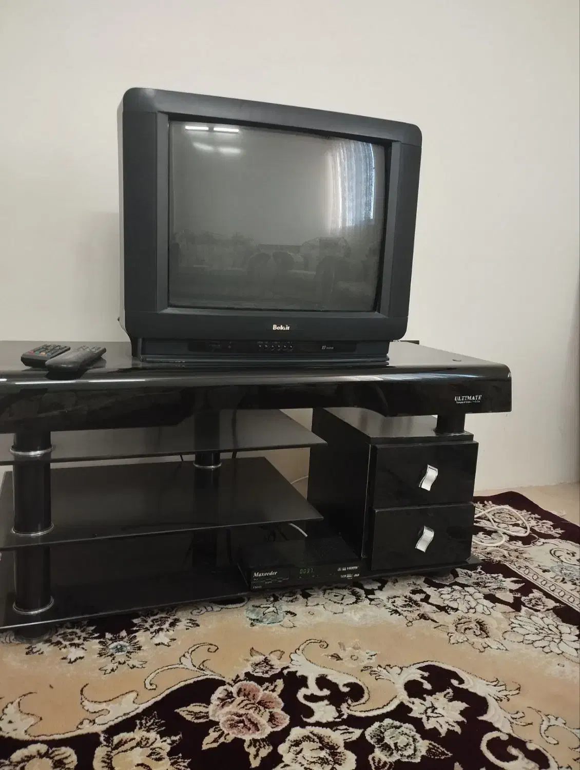 تلویزیون ۲۱ بلر اصل - میز - دیجیتال|تلویزیون و پروژکتور|تربتحیدریه, شهرک ولیعصر|دیوار