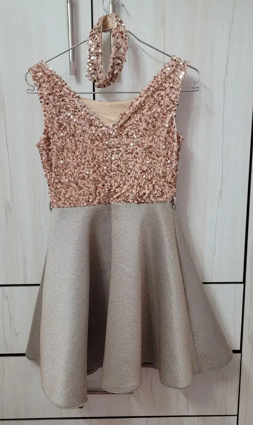 لباس مجلسی نو|لباس|دهق, |دیوار