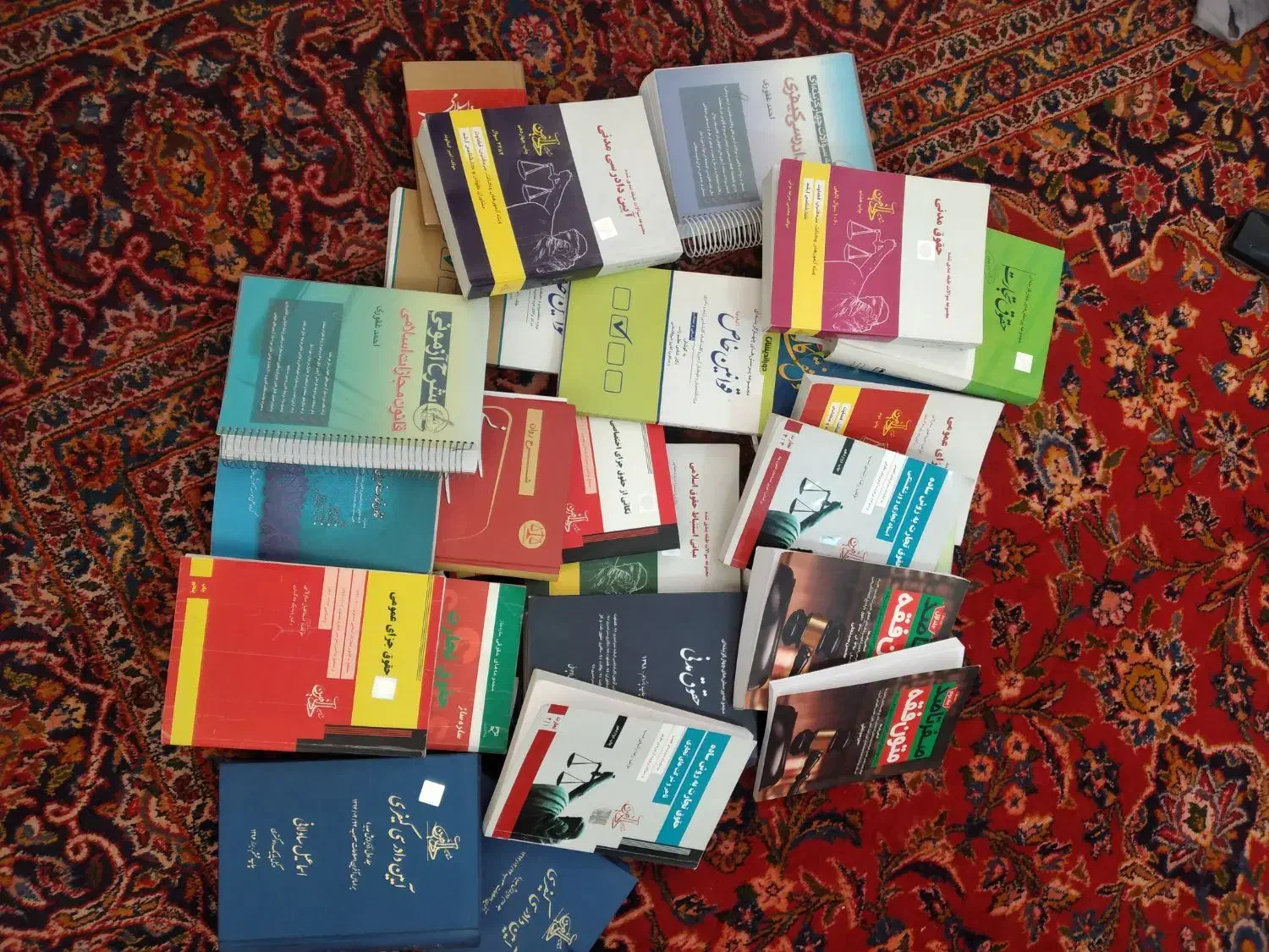 فروش کتاب های حقوقی|کتاب و مجله آموزشی|جرقویه, |دیوار