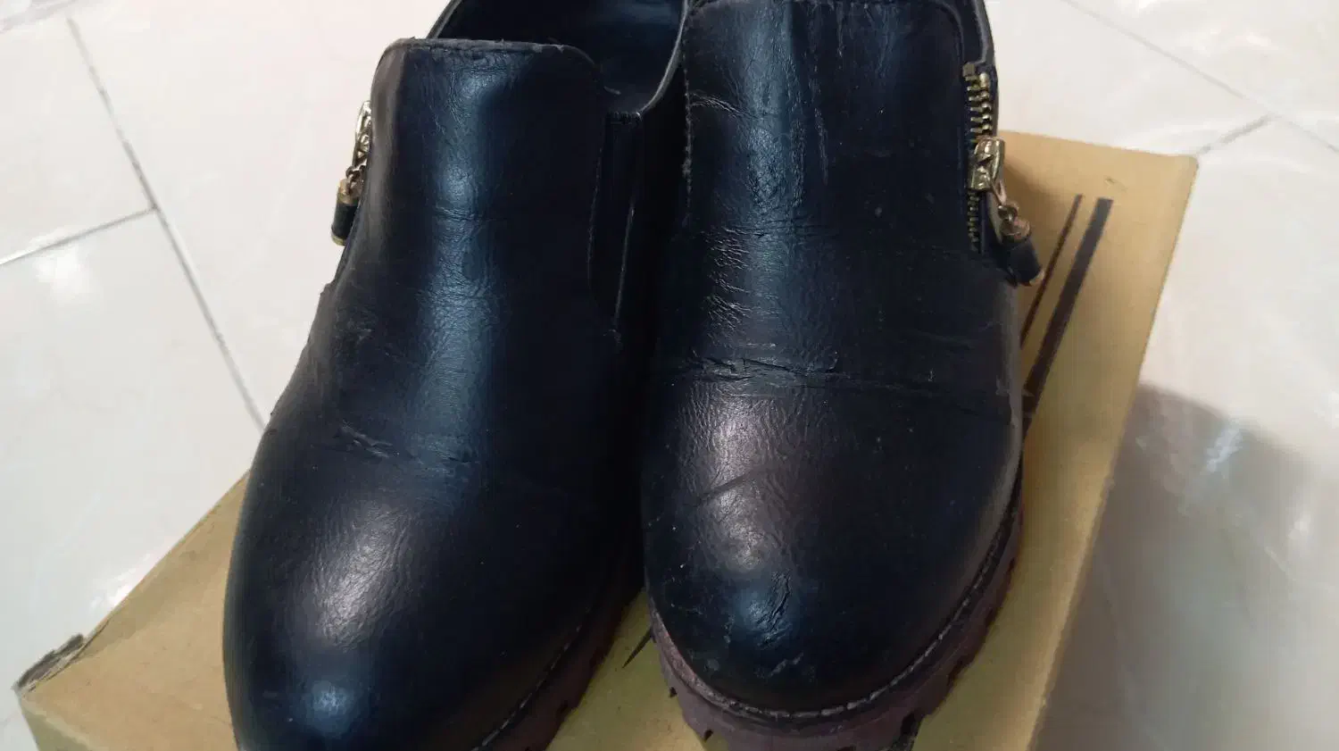 کفش کفش|کیف، کفش، کمربند|شاهین‌شهر, نظامی|دیوار