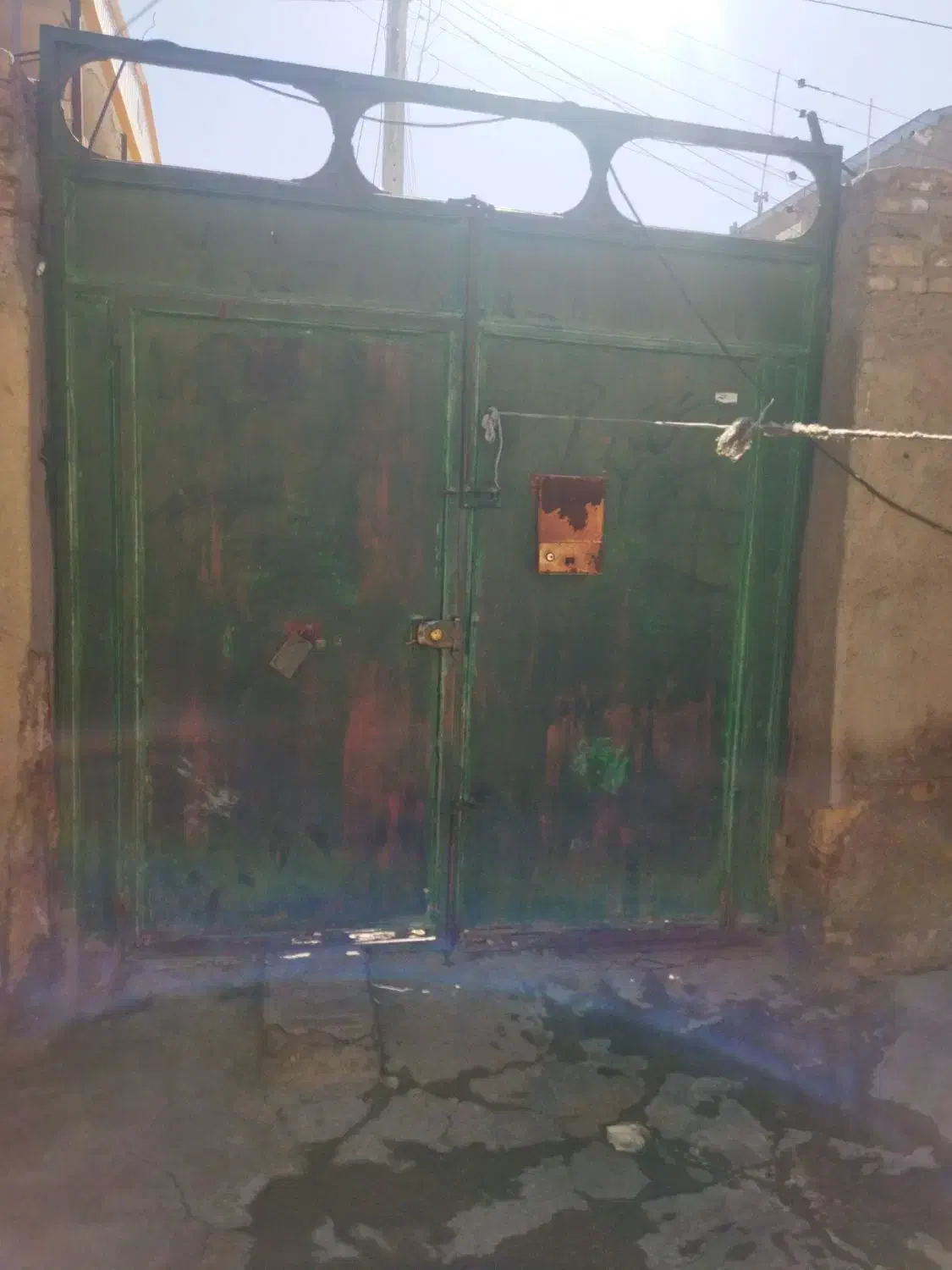 در حیاط|مصالح و تجهیزات ساختمان|سیرجان, |دیوار