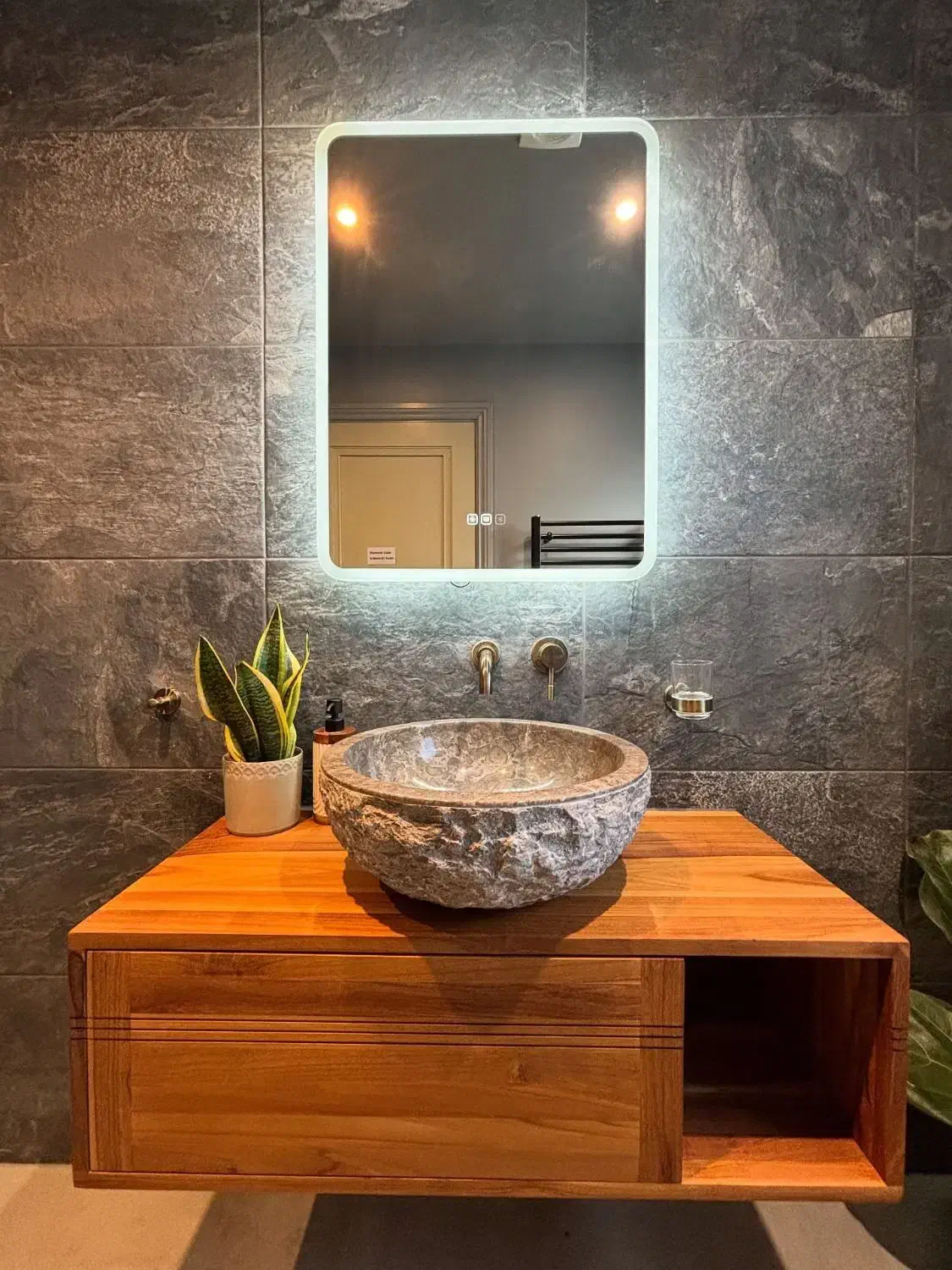 کاشیکاری و سنگ کاری با بالاترین کیفیت|خدمات پیشه و مهارت|رشت, گلباغ نماز|دیوار