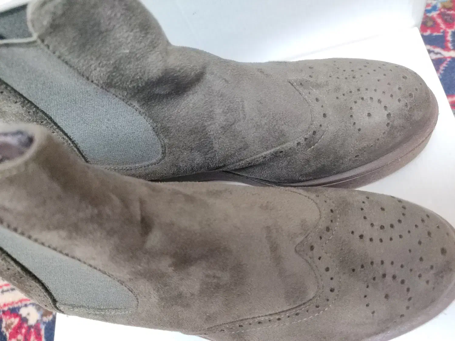 نیم بوت|کیف، کفش، کمربند|رشت, منظریه|دیوار