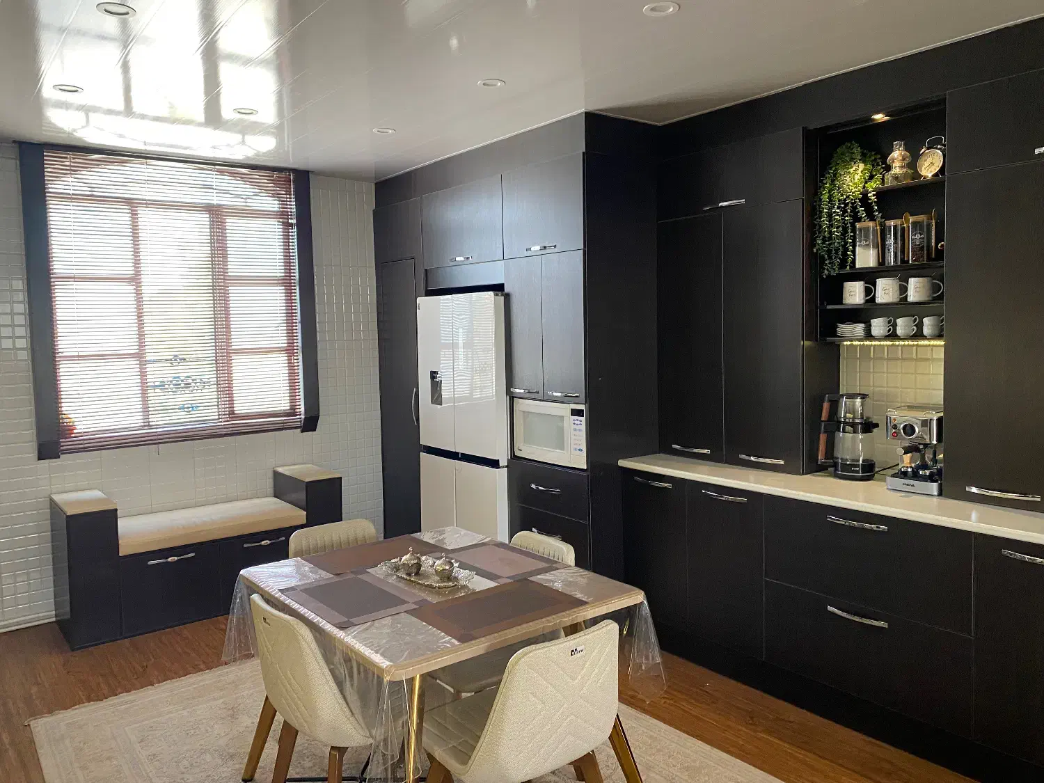 میز نهار خوری|میز و صندلی غذاخوری|ساوه, |دیوار