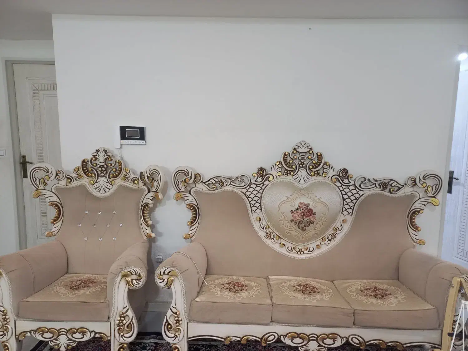 مبل|مبلمان خانگی و میز عسلی|گلبهار, شهر جدید گلبهار|دیوار