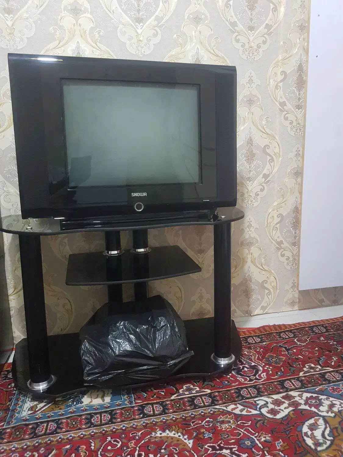 تلویزیون اسنوا با زیر تلویزیون|تلویزیون و پروژکتور|ایلام, |دیوار