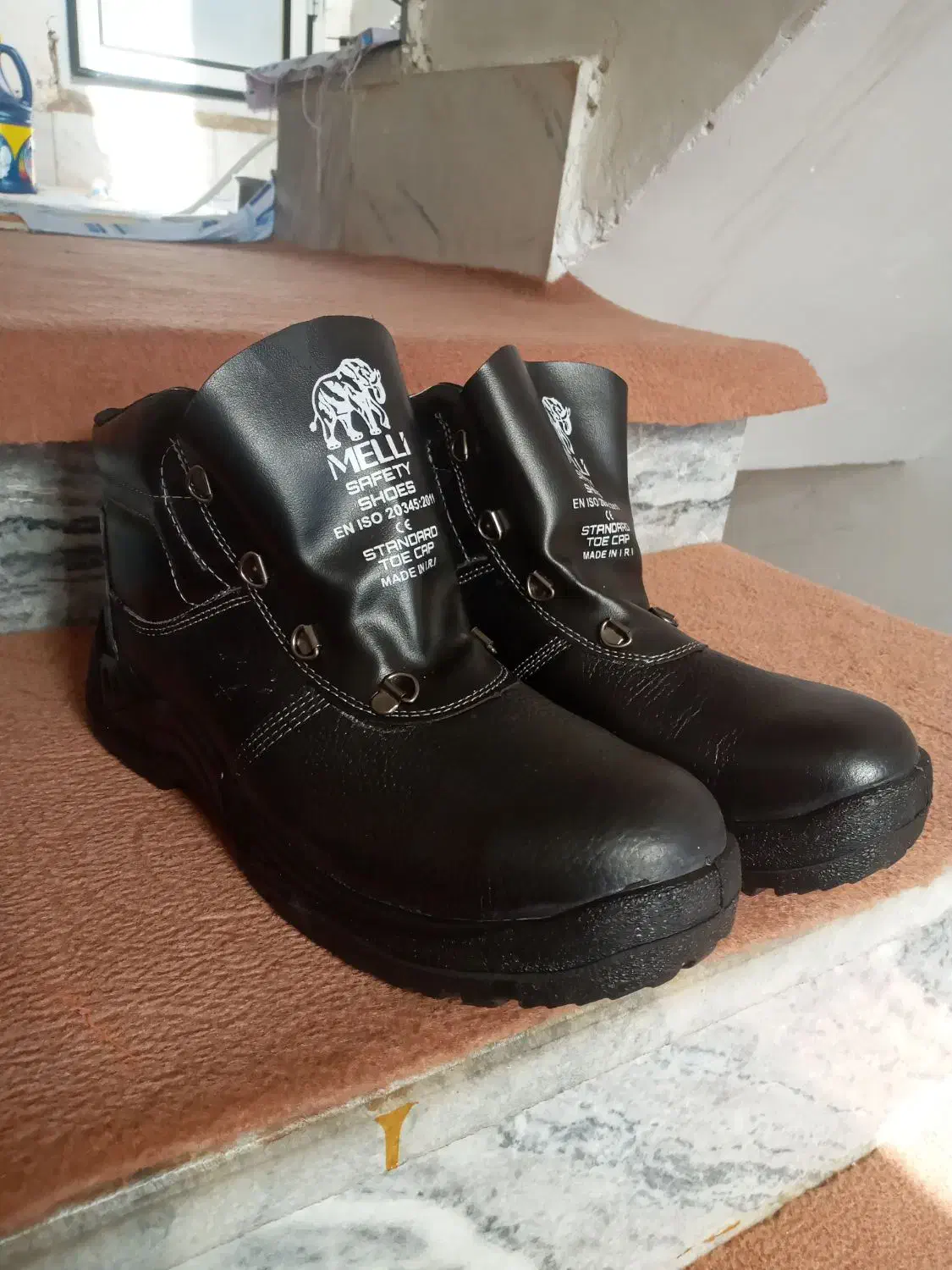 کفش کار ایمنی|کیف، کفش، کمربند|بروجرد, |دیوار