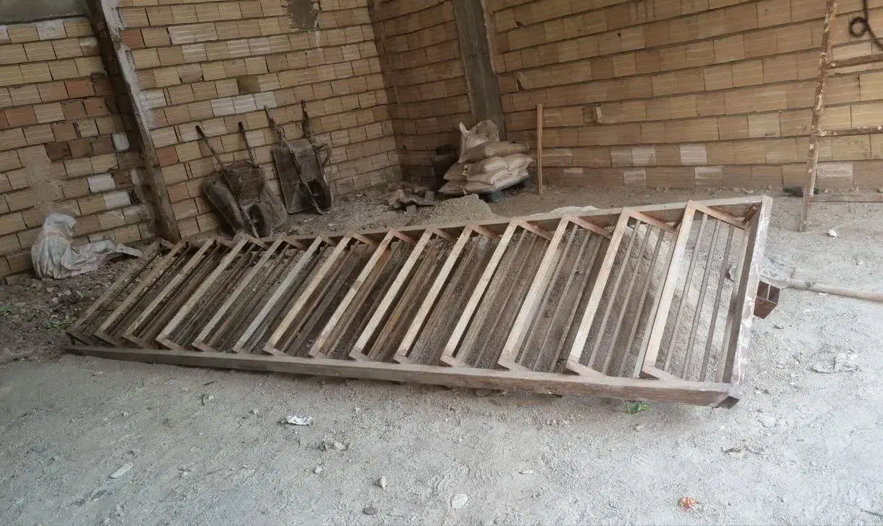 راه پله آهنی|مصالح و تجهیزات ساختمان|آبیک, |دیوار