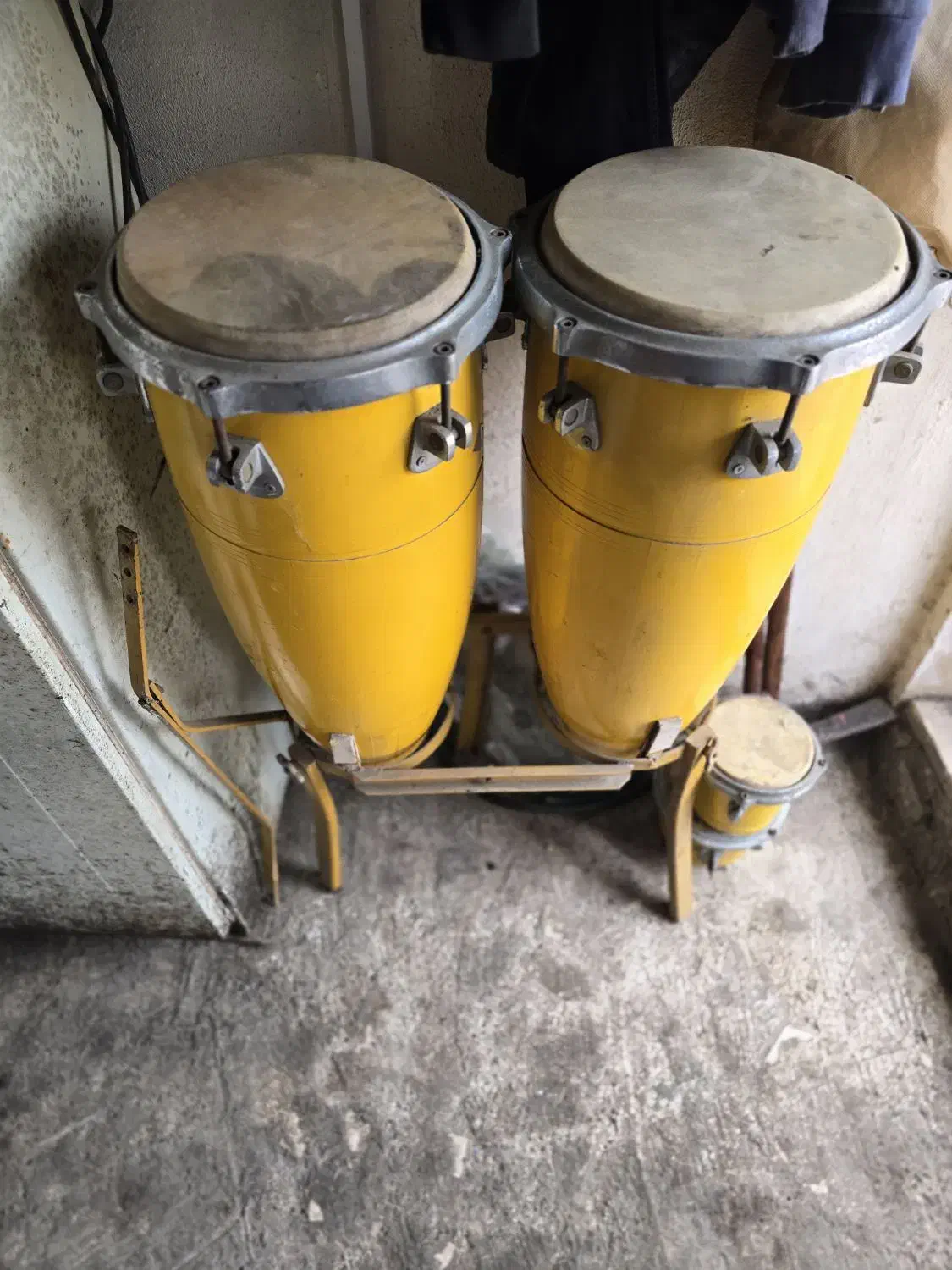 تومبا سالم|درام و پرکاشن|رشت, گلزاران|دیوار