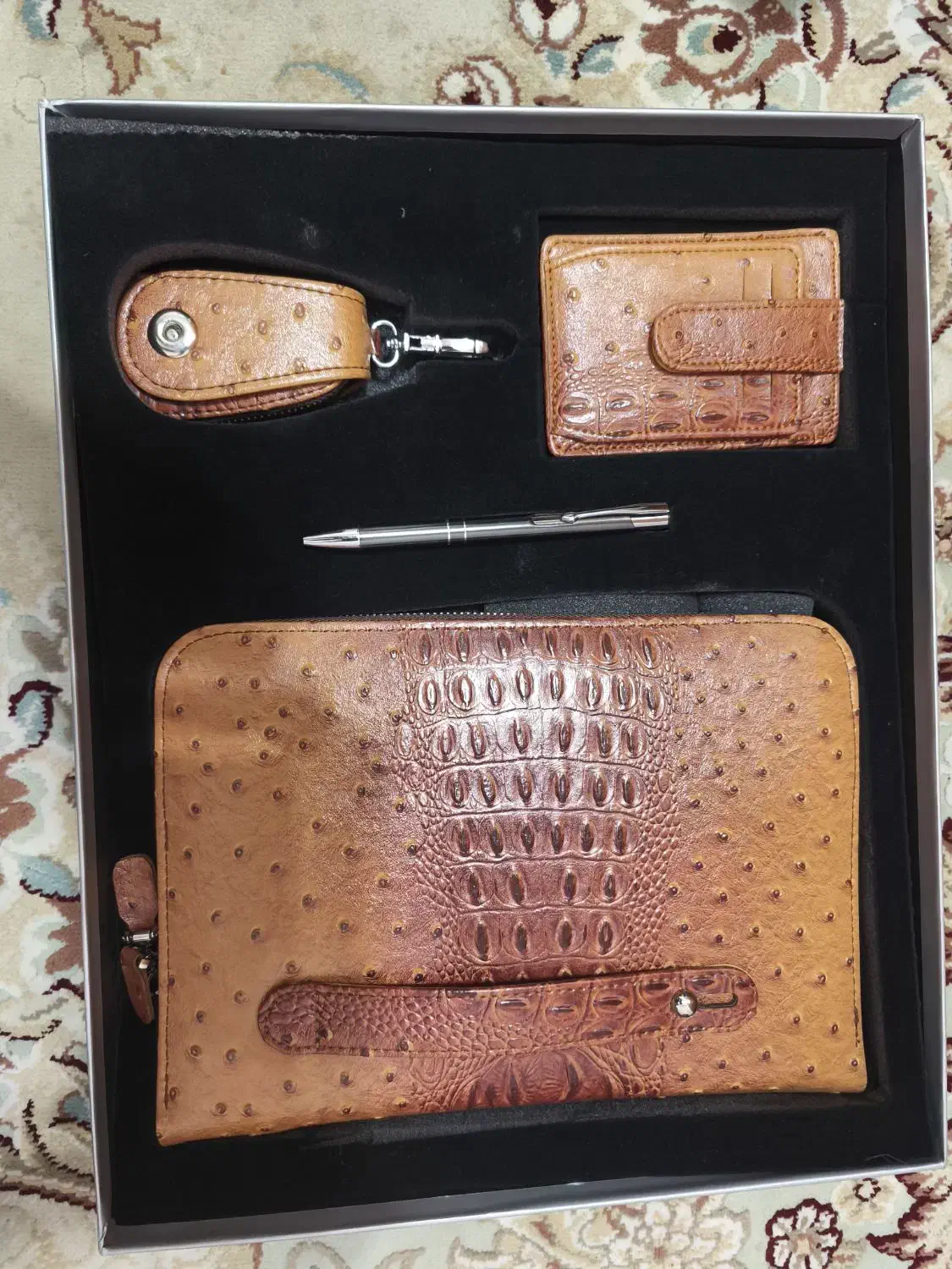 ست چرم ۴ تیکه|زیورآلات و اکسسوری|اهواز, کمپلو شمالی|دیوار