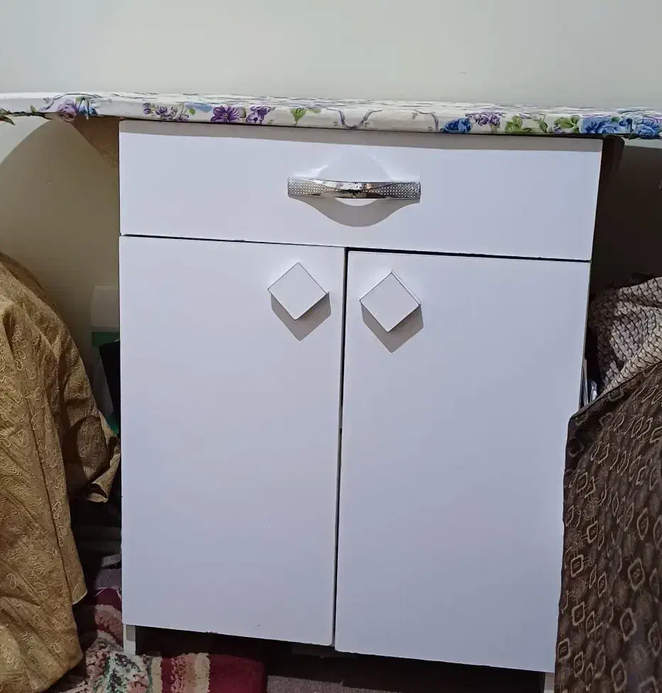 میز اتو و چرخ خیاطی|لوازم خیاطی و بافتنی|اصفهان, دستگرده|دیوار