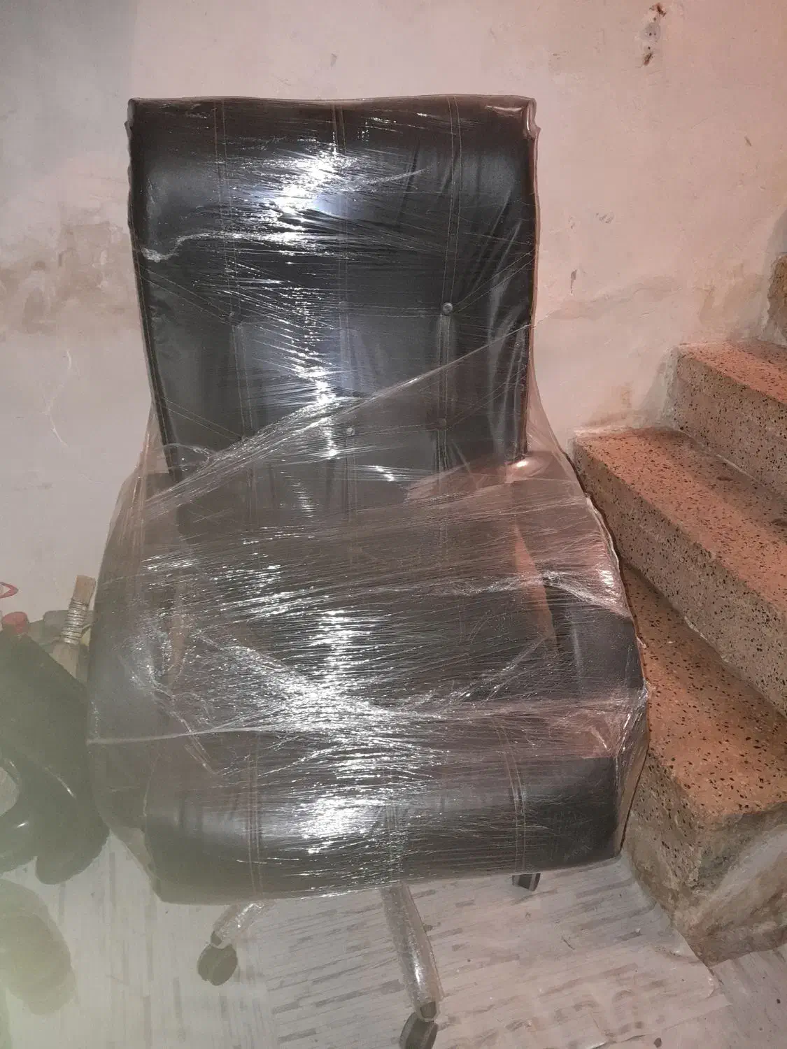 یک عدد میز وصندلی چرخ دار همراه با دو صندلی|دفتر کار|مهاباد (آذربایجان غربی), |دیوار