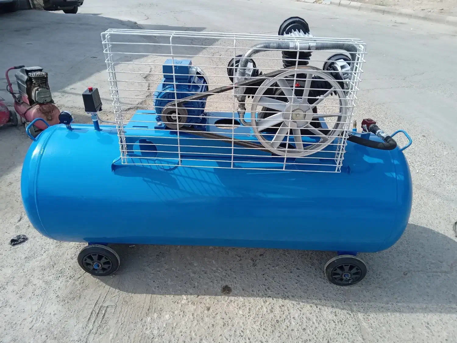 پمپ باد اقساطی|ابزارآلات|اصفهان, باغ فدک|دیوار