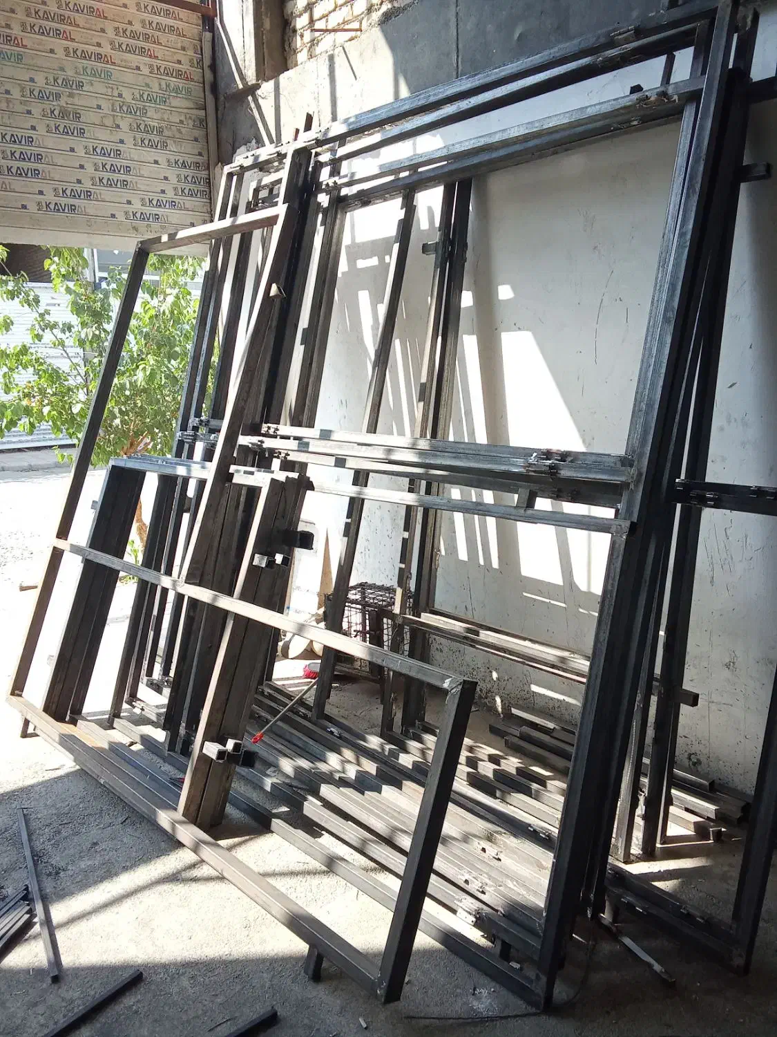 ساخت انواع درب و پنجره و انواع سازه های فلزی|خدمات پیشه و مهارت|کرج, مجتمع صنفی صنعتی|دیوار