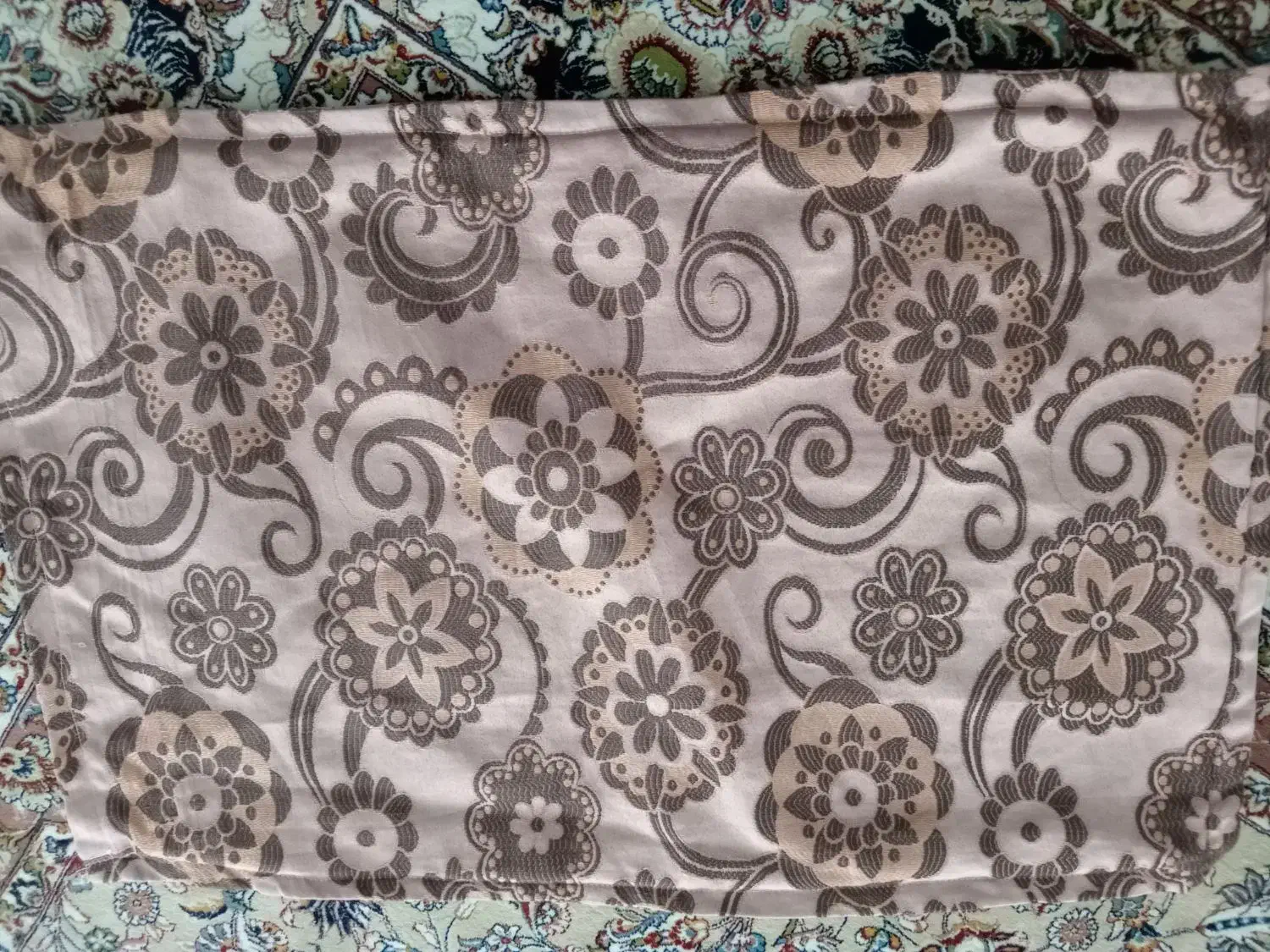 روبالشتی|رختخواب، بالش، پتو|شیروان (خراسان), |دیوار