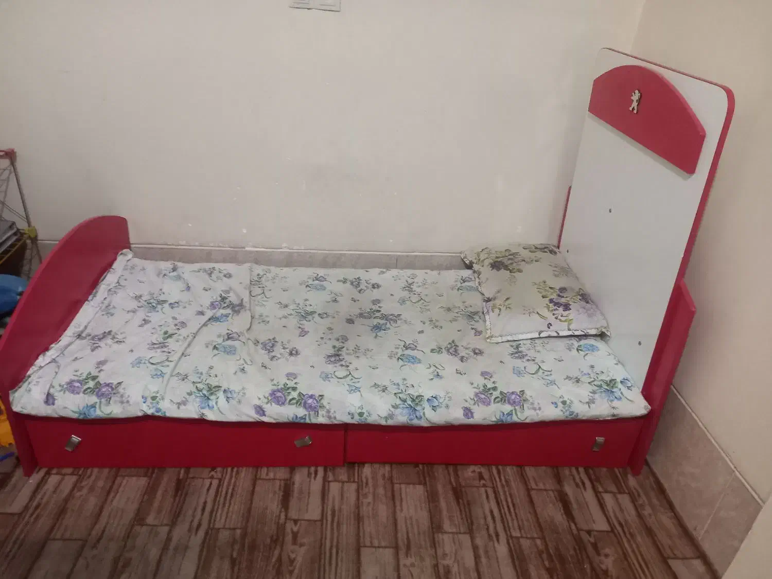 تخت و کمد|اسباب و اثاث بچه|فسا, |دیوار