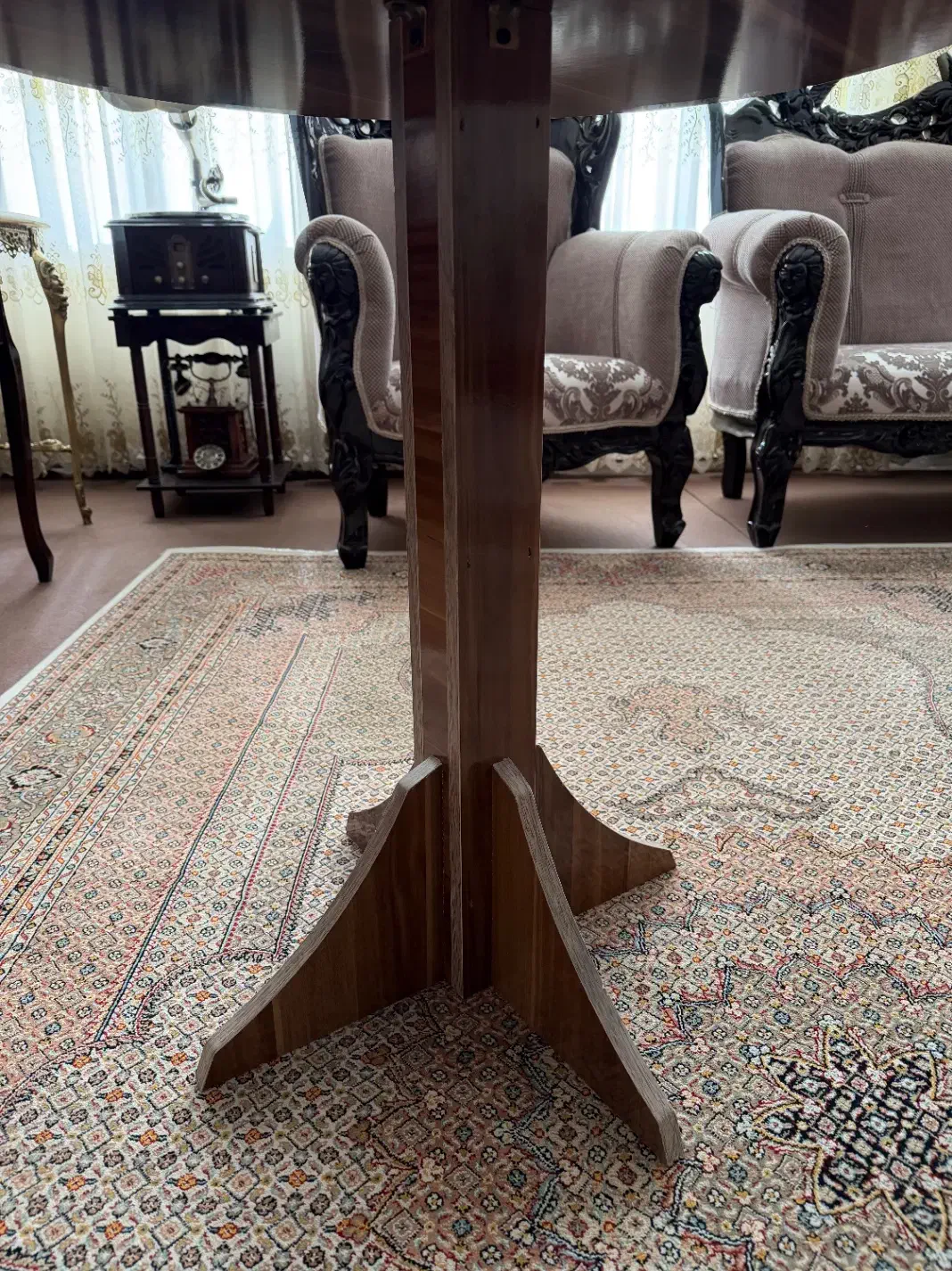 میز گرد|بوفه، ویترین، کنسول|خوی, |دیوار