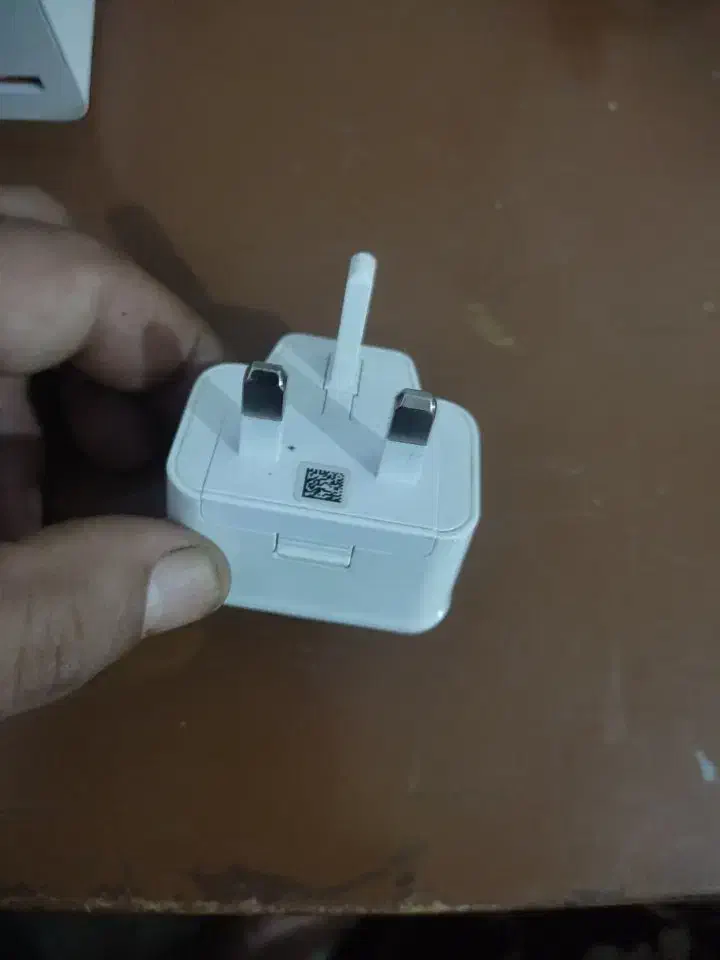 فروش تعدادی شارژر اصلی و کابل ولوازم دیگه|لوازم جانبی موبایل و تبلت|بومهن, |دیوار