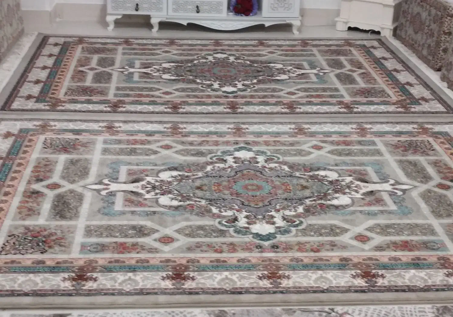 فرش ۷۰۰ شانه فیلی|فرش|سمنان, |دیوار