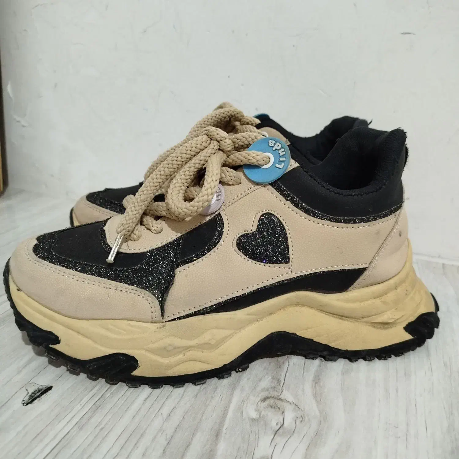 کفش|کیف، کفش، کمربند|دیواندره, |دیوار