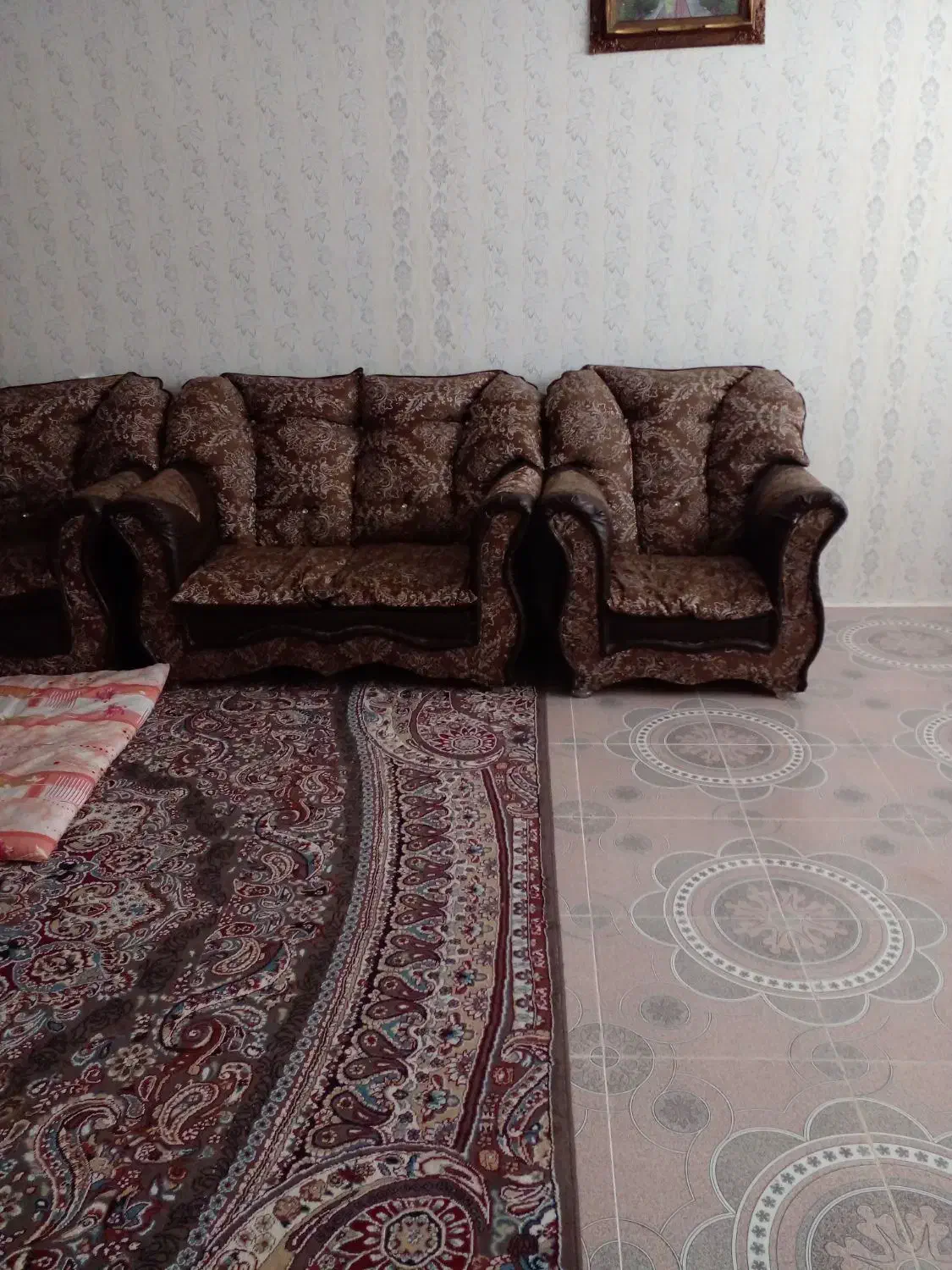 فروشی|میز و صندلی غذاخوری|فریمان, |دیوار