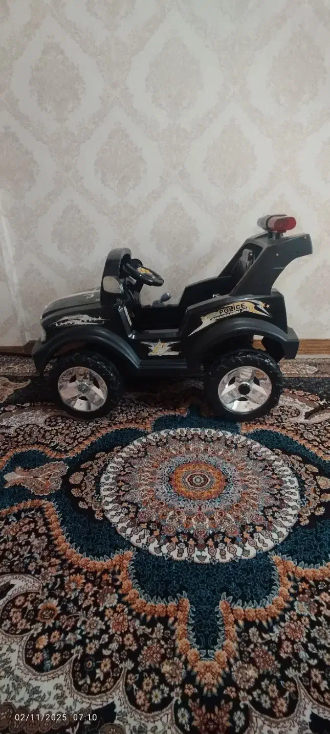 ماشین شارژی زیر قیمت بازار|اسباببازی بچه|کرج, کمالشهر|دیوار