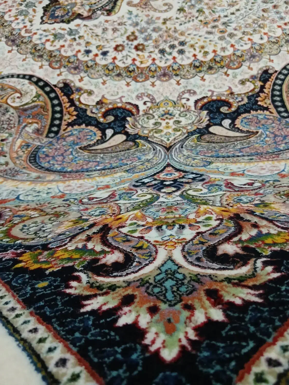 دو تخته ۹ متری ۷۰۰ شانه ۱۰ رنگ فوق العاده در حد|فرش|قم, زاویه|دیوار