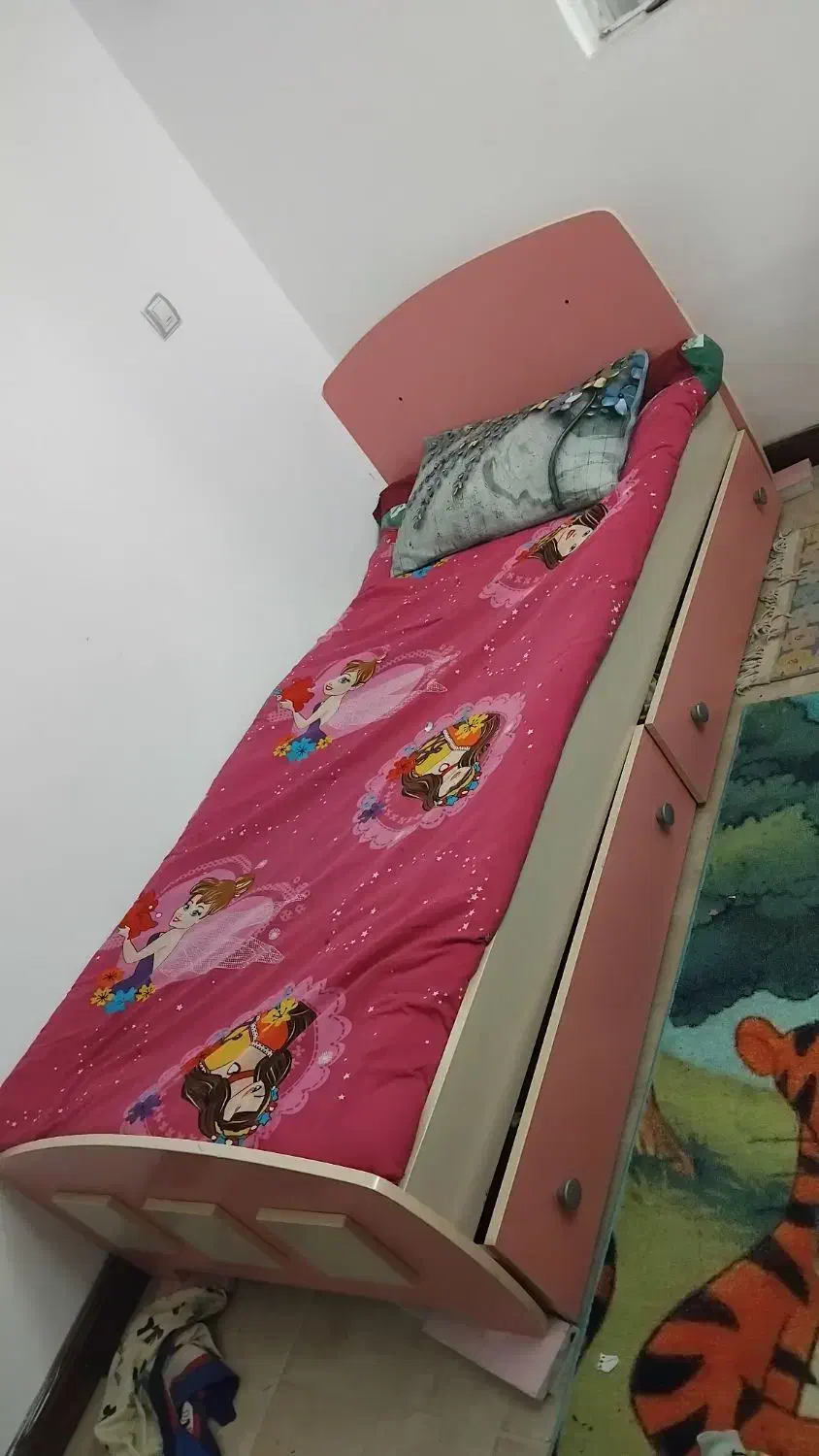 تخت و بغل تختی  یک نفره در حد|تخت و سرویس خواب|بابلسر, |دیوار