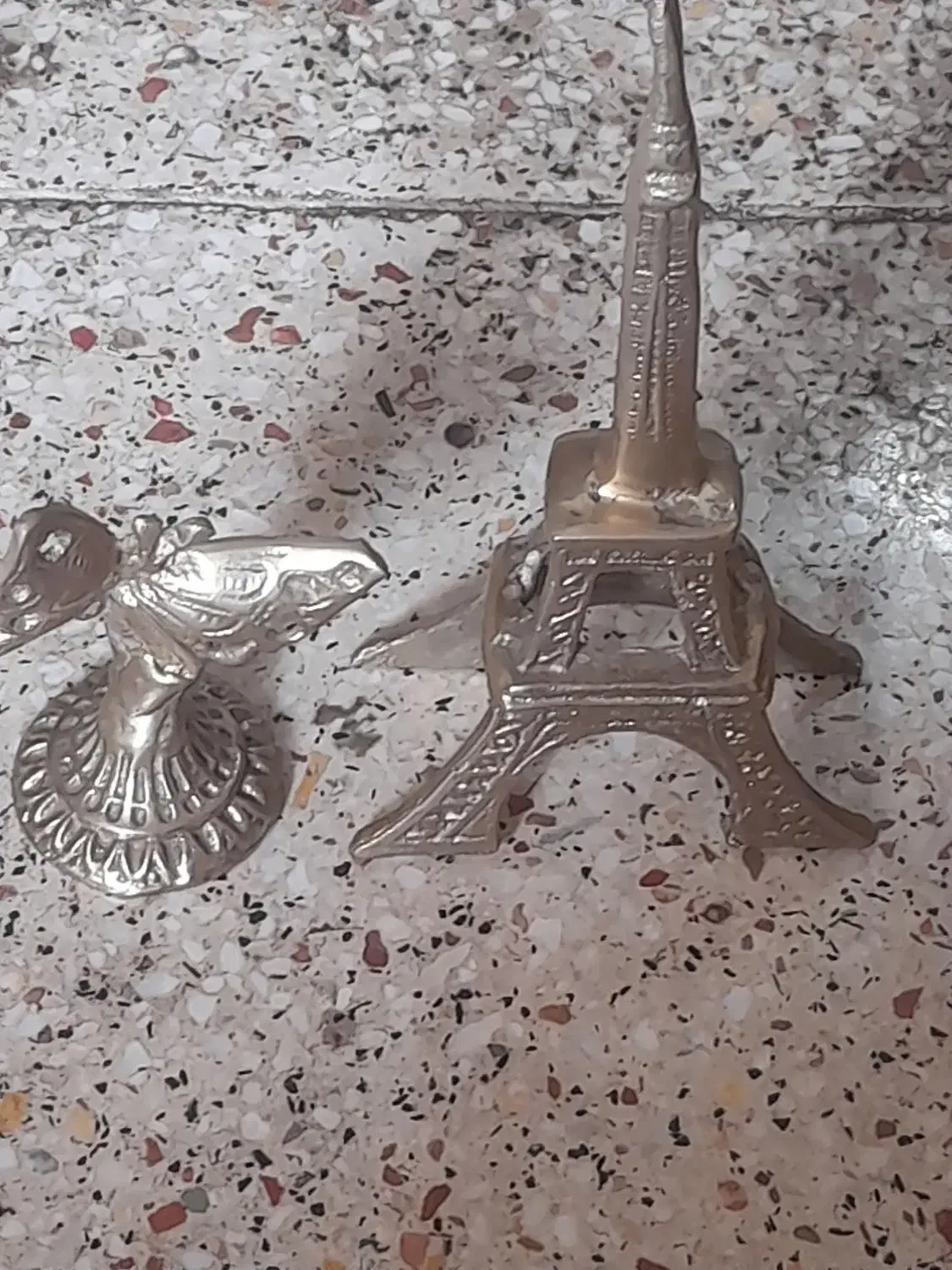 برج برنجی وپروانه برنجی|صنایع دستی و سایر لوازم تزئینی|برخوار, |دیوار