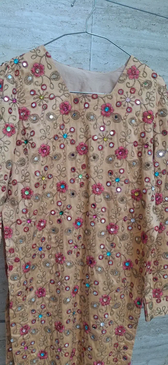 لباس|لباس|شیراز, شیشه‌گری|دیوار