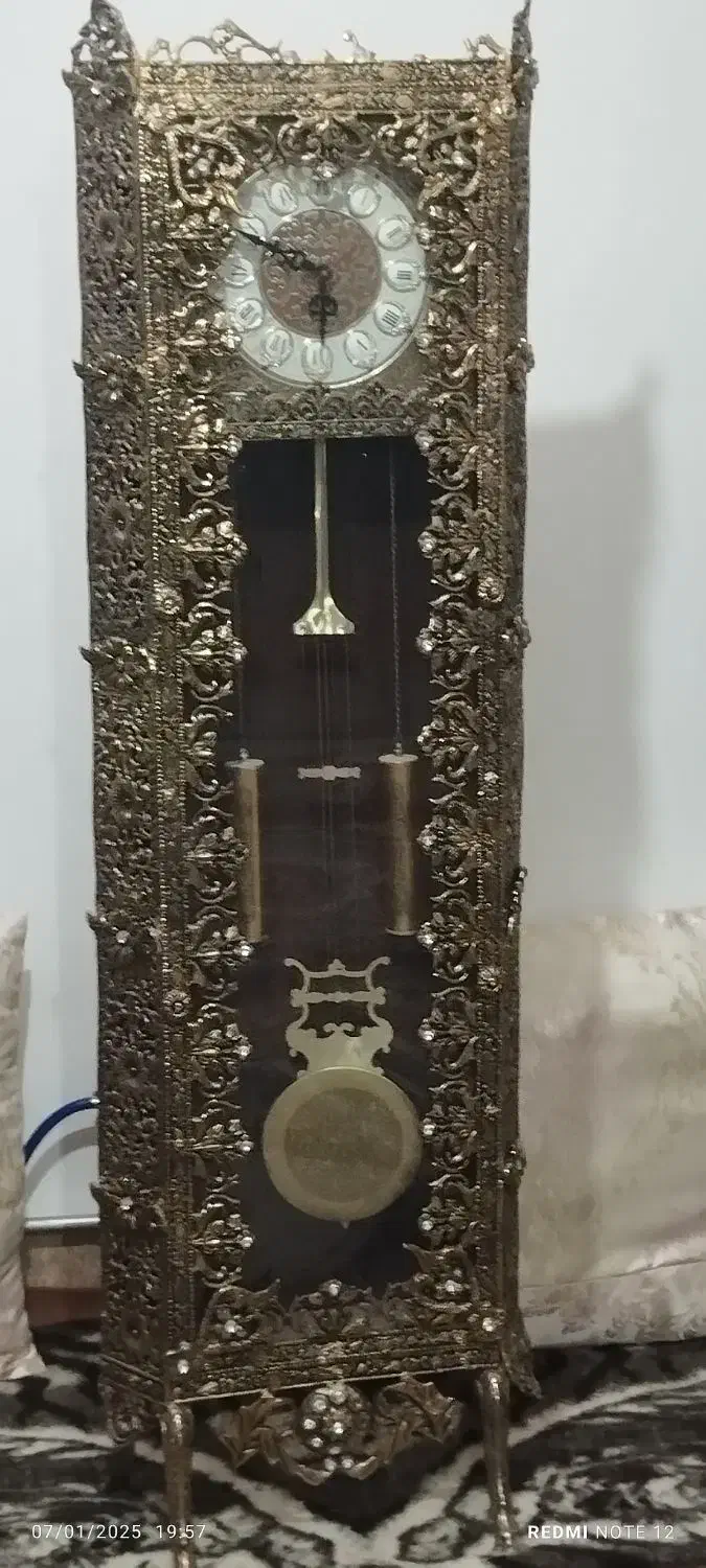 با سلام یک بوفه و ساعت خیلی شیک تمیزی هست|بوفه، ویترین، کنسول|قره قوین, |دیوار