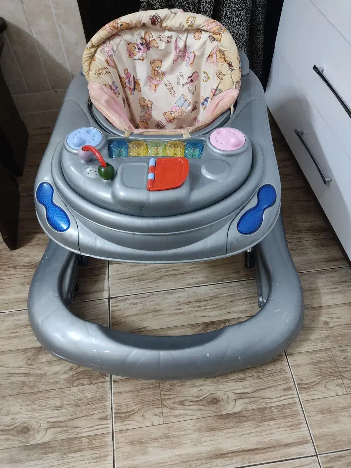 روروک|کالسکه و لوازم جانبی|نیشابور, گنبد سبز|دیوار